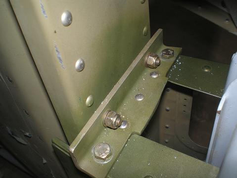 Vertical stabilizer rear attachment